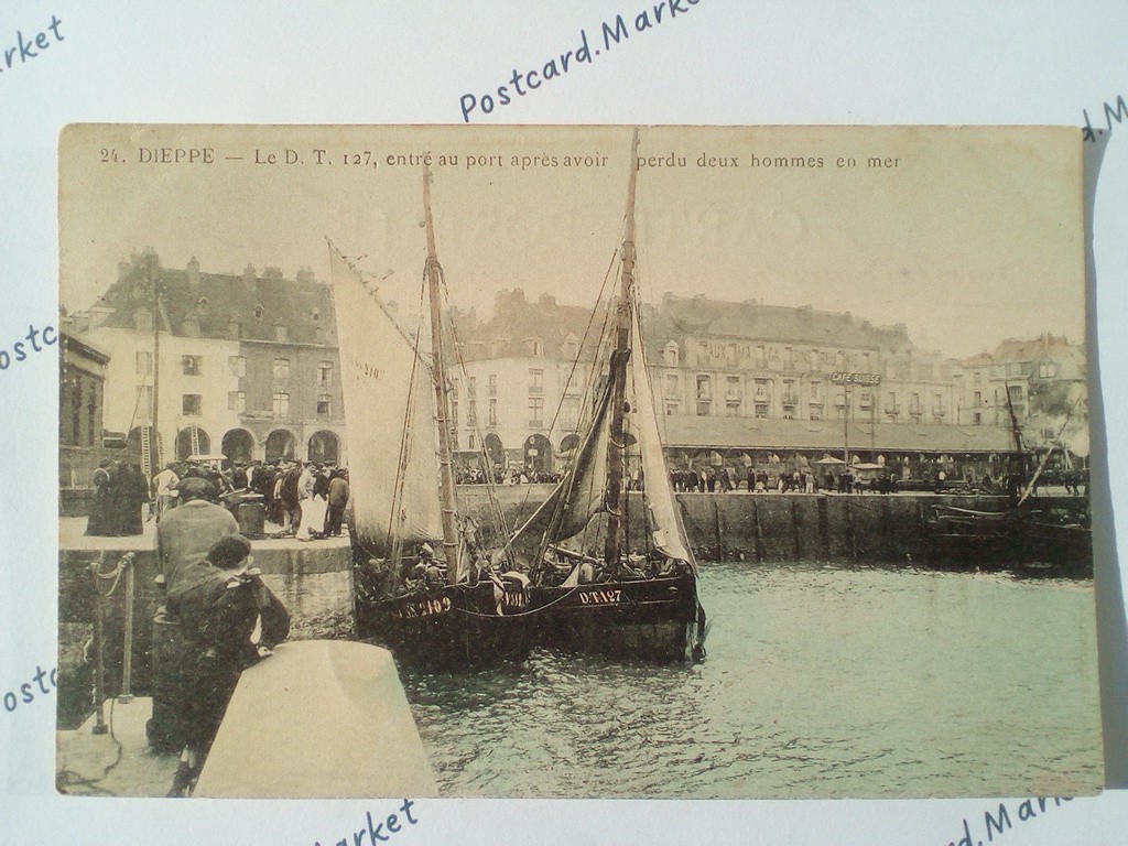 /France/Dieppe/FR_place_1908_Dieppe. entre au port apres avoir perdu deux hommes en mer.jpg